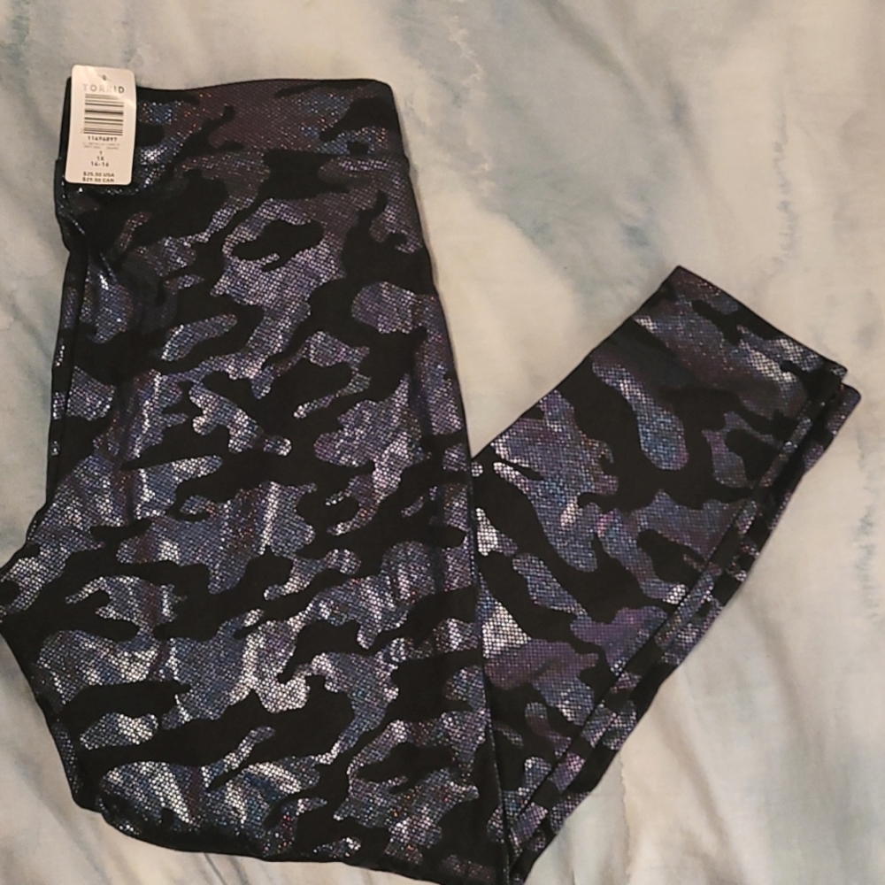 Torrid Metallic Camo Leggings in Size 1 (14/16)
